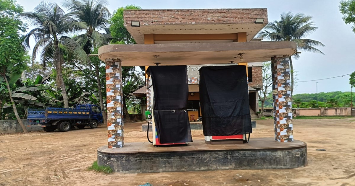 চুয়াডাঙ্গায় ডিজেল সংকট: মাঠ শুকিয়ে চৌচির, কৃষকের চোখে জল