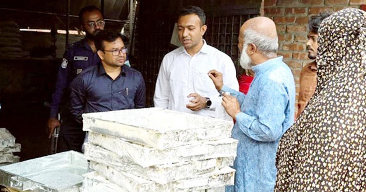 পায়ে মাড়িয়ে সেমাই তৈরি, পোড়া তেলে ভাজা: বগুড়ার ২ কারখানাকে জরিমানা