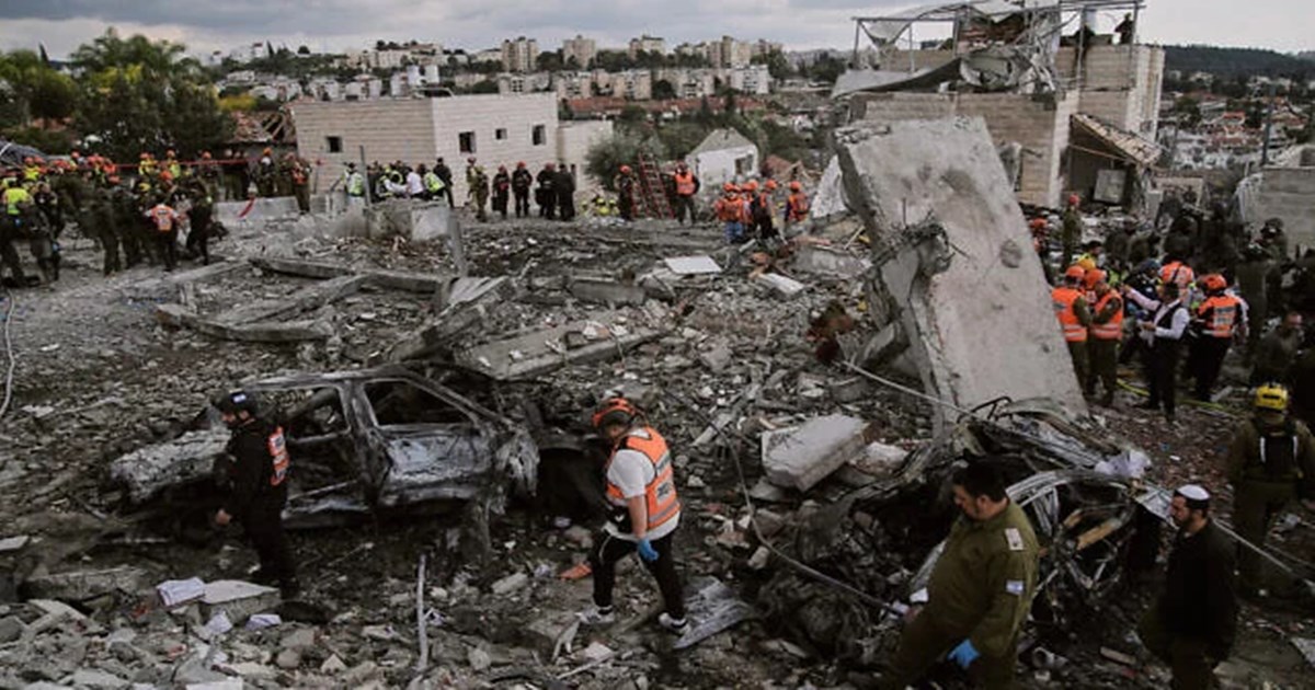 ইসরায়েলে ইরানের ক্ষেপণাস্ত্র হামলায় নিহত ৯