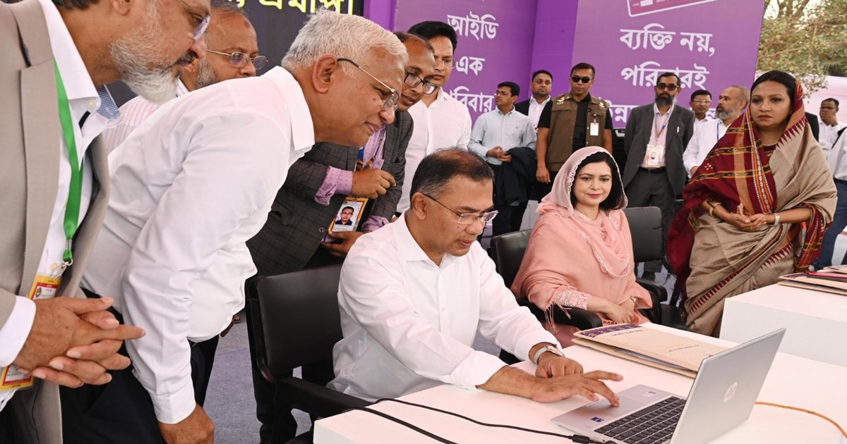 ফ্যামিলি কার্ড: কেবল আর্থিক সহায়তা নয়, প্রান্তিক মানুষের ডিজিটাল অন্তর্ভুক্তির নতুন দিগন্ত