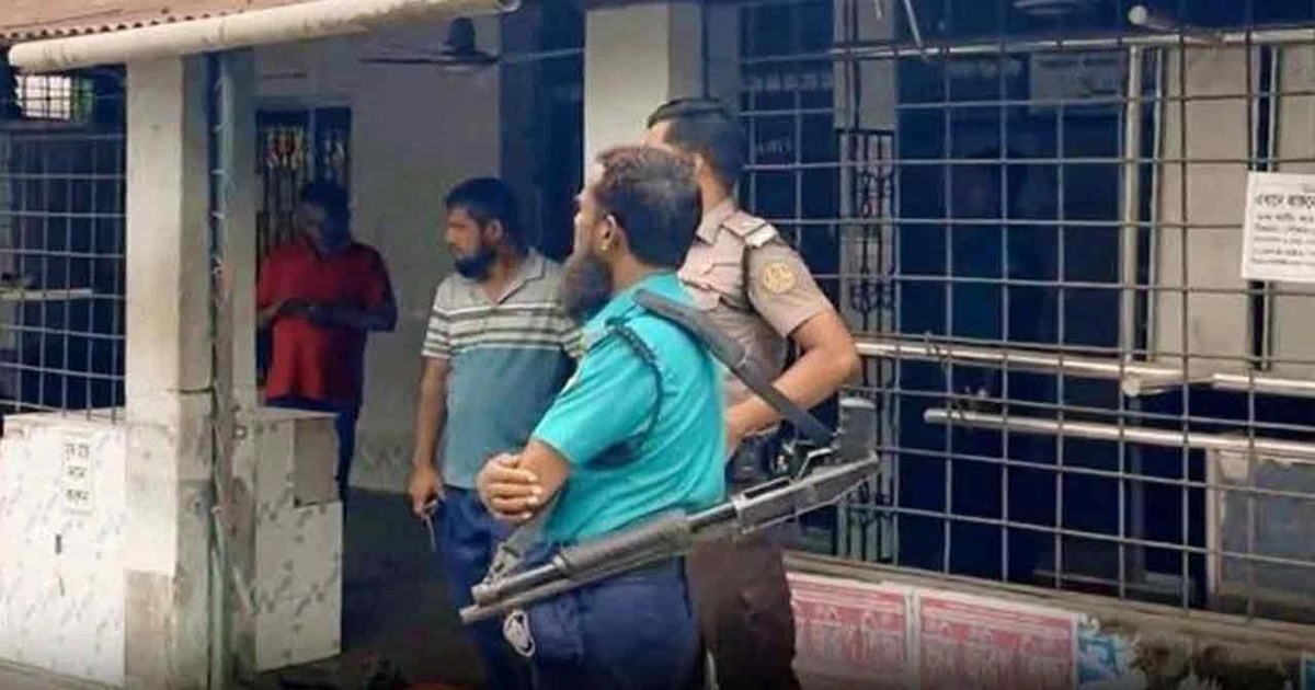 খুলনায় নামাজ চলাকালে মসজিদে ঢুকে গুলি, দুইজন গুলিবিদ্ধ