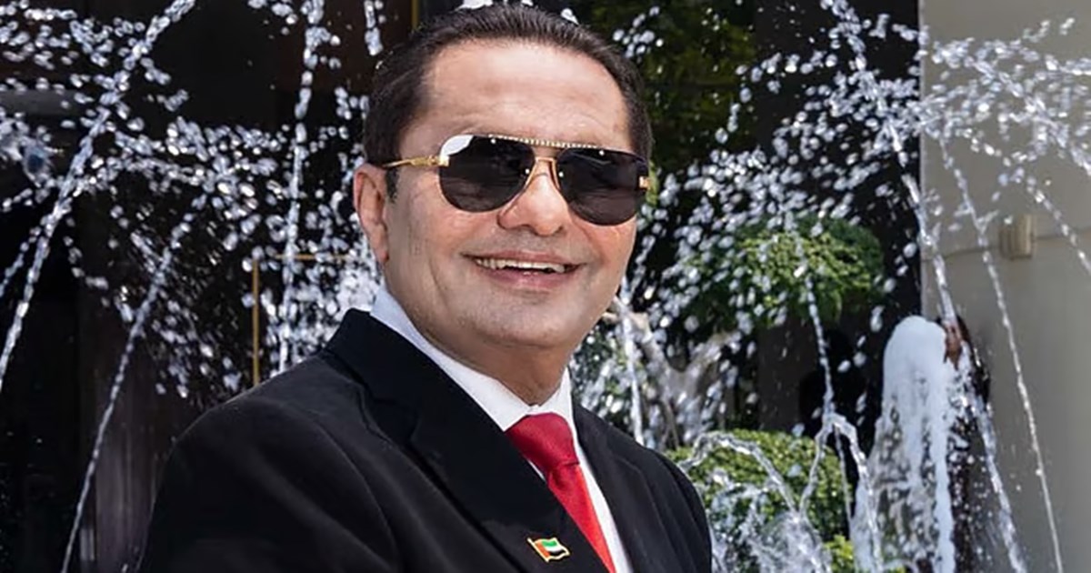 বস্তিতে জন্ম নেয়া সেই ছেলেটি এখন ২০ হাজার কোটির মালিক