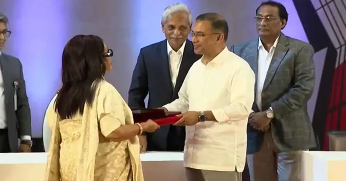 একুশে পদক তুলে দিচ্ছেন প্রধানমন্ত্রী; বিকেলে বইমেলার উদ্বোধন