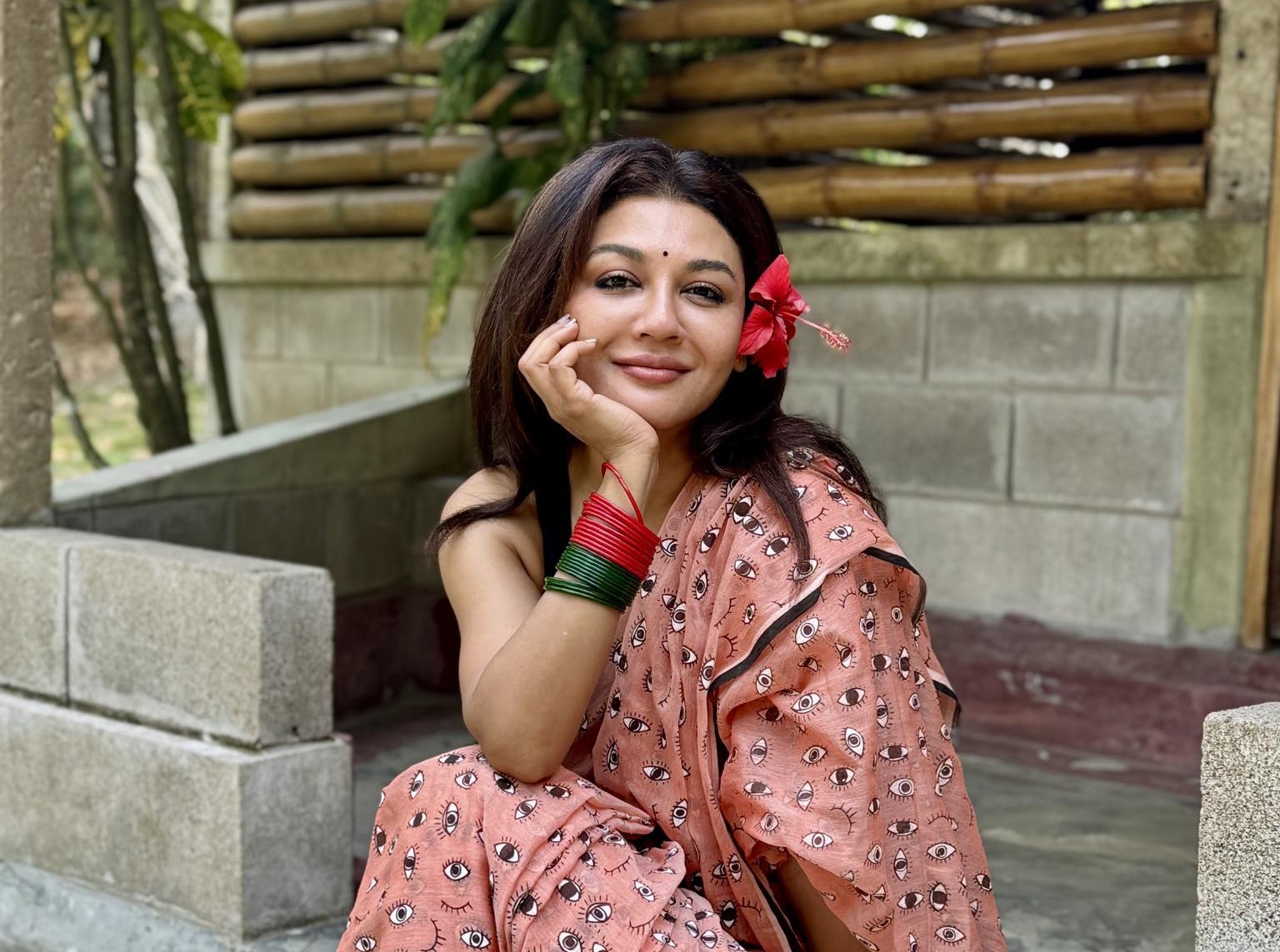 রূপের জাদুতে তাক লাগালেন জয়া, অপেক্ষা ওসিডি‍‍`র