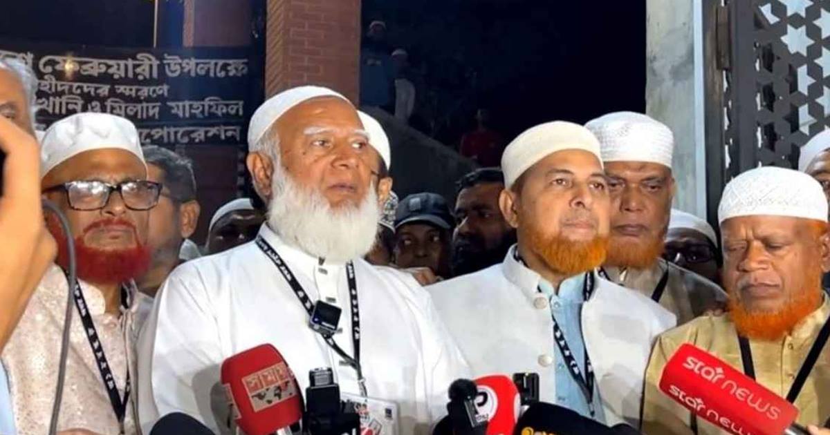 শহীদ মিনারে জামায়াত আমির: প্রথা ভেঙে প্রথম শ্রদ্ধা