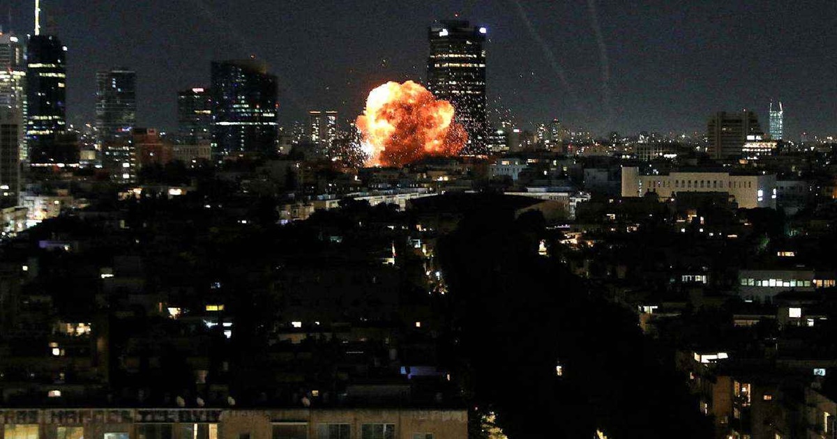 মধ্যপ্রাচ্যে ২৭ মার্কিন ঘাঁটিতে ইরানের ভয়াবহ হামলা; কাঁপছে তেল আবিব