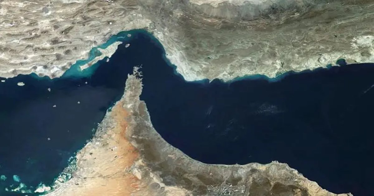 হরমুজ প্রণালীতে স্থবির শত শত জাহাজ: উত্তরণ ঘটাতে ইরানের সঙ্গে আলোচনায় চীন