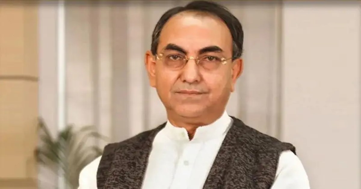 মির্জা আব্বাসকে বহনকারী এয়ার অ্যাম্বুলেন্স সিঙ্গাপুরের পথে