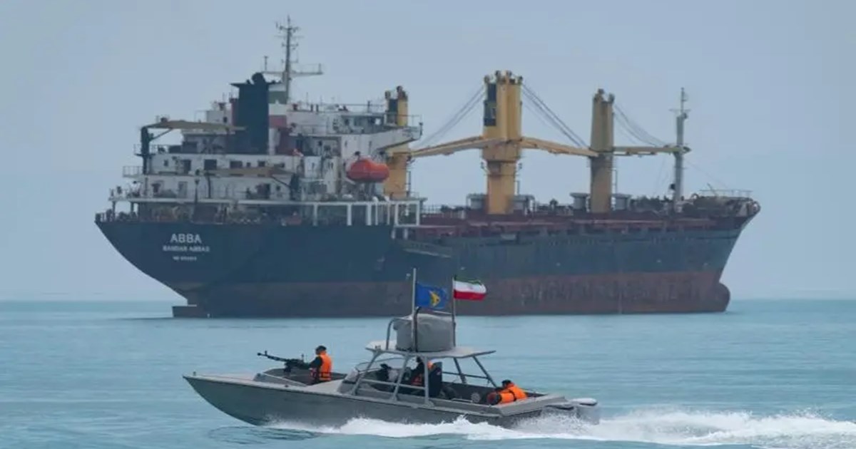 ‘শত্রুদের জন্য বন্ধ হরমুজ’: তিনটি জাহাজকে ফিরিয়ে দিল ইরান