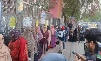 ২৯৯ আসনে একযোগে ভোটগ্রহণ শুরু