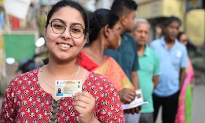 মেঘলা আকাশ ও বুথে বুথে উত্তাপ: পশ্চিমবঙ্গে অন্তিম দফার মহাযুদ্ধ