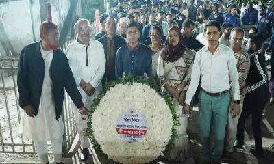 বগুড়ায় শ্রদ্ধার পুষ্পবৃষ্টি: একুশের প্রথম প্রহরে শহীদ খোকন পার্কে মানুষের ঢল