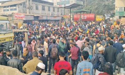 ভাড়ার নৈরাজ্যে উত্তাল মহাসড়ক: ২ ঘণ্টা পর অবরোধ প্রত্যাহার, যান চলাচল শুরু