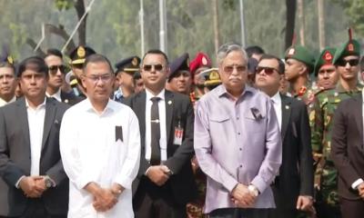 শহীদ সেনাদের কবরে রাষ্ট্রপতি ও প্রধানমন্ত্রীর শ্রদ্ধা