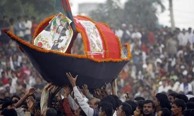 অফলাইনে নিষেধাজ্ঞা ও ঝটিকা মিছিল, অনলাইনে অপপ্রচারের ছড়াছড়ি