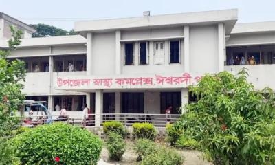 শিক্ষার্থীকে শাসনের জেরে স্কুলে হামলা: ওড়না পেঁচিয়ে শিক্ষিকাকে মারধর
