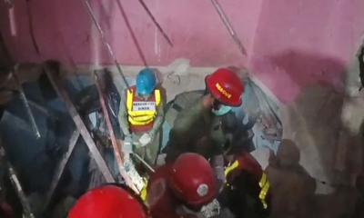 করাচিতে ভবনে ভয়াবহ বিস্ফোরণ: শিশুসহ নিহত ১০, ধ্বংসস্তূপে আটকা অনেকে