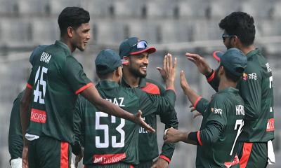 নাহিদ রানার ‘আগুন’ বোলিংয়ে কুপোকাত পাকিস্তান: ১১৪ রানেই অলআউট