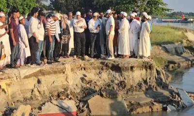এশার নামাজ পড়ে ফজরে এসে দেখেন পদ্মায় বিলীন মসজিদ