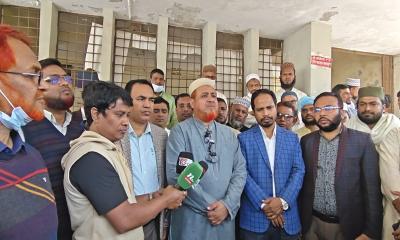 জীবননগর স্বাস্থ্য কমপ্লেক্সে এমপির পরিদর্শন: নিজ হাতে পরিষ্কার করলেন আবর্জনা