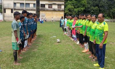মাদকমুক্ত সমাজের বার্তা: প্রীতি ফুটবলে ছাত্রদের হারালেন শিক্ষকেরা