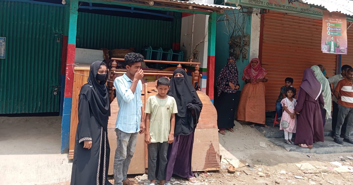 ভুয়া দলিলে বসতবাড়ি দখলের অভিযোগ, দুই সন্তান নিয়ে পথে অসহায় মা