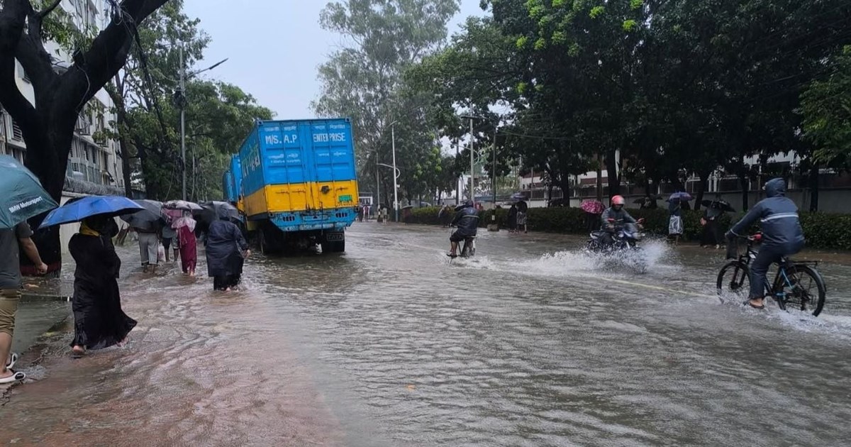 ৩৩০ মিলিমিটার বৃষ্টিতে ডুবল চট্টগ্রাম: হাজার কোটির প্রকল্পে ভরসা নেই