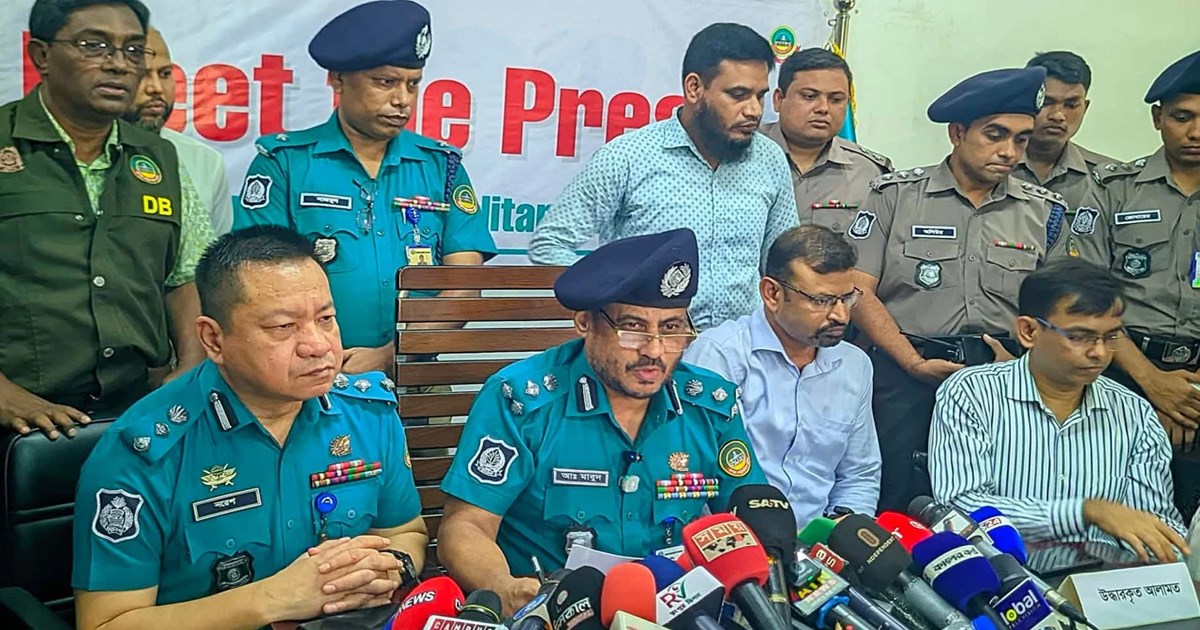 ছাদে ইয়াবা সেবনে বাধা দেয়ায় স্কুলশিক্ষকসহ চার খুন, গ্রেপ্তার ২