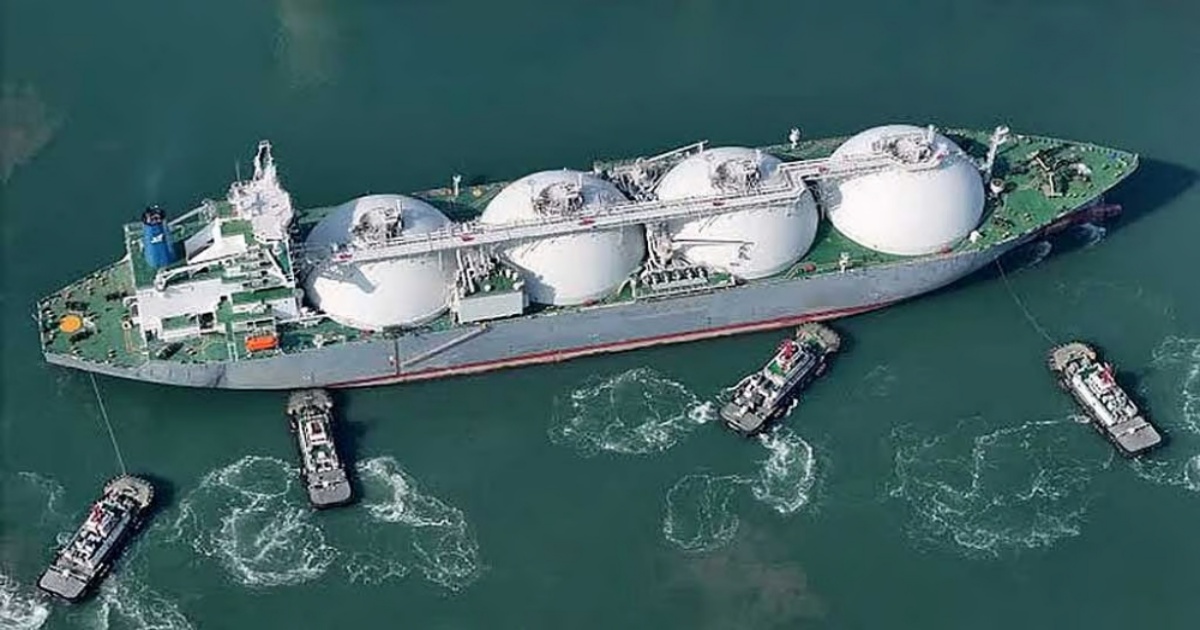 জ্বালানি সংকট মোকাবিলায় ৯ কার্গো এলএনজি কিনছে সরকার